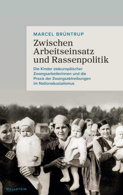 Cover des Buchs: Zwischen Arbeitseinsatz und Rassenpolitik